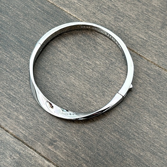 KATE SPADE Do The Twist Pave Hinged Bangle Bracelet, Silver Designer Jewellery - Picture 3 of 5